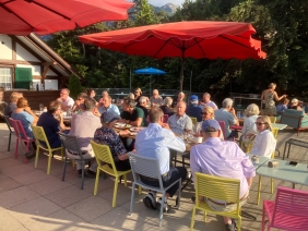 Ein gemütlicher Abend auf der Heimwehfluh. Der Verein NAH will den einmaligen Ort beleben. Infos: www.nah-heimwehfluh.ch